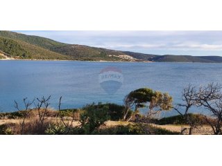 OTOK CRES - MARTINŠĆICA - ATRAKTIVNO ZEMLJIŠTE UZ MORE