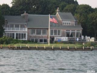 11 Convent Rd Center Moriches, NY 11934