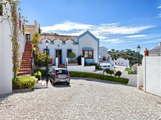 3 Bedroom Townhouse For Sale In La..