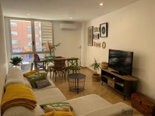 Luminoso apartamento junto al colegio Maristas. Para..