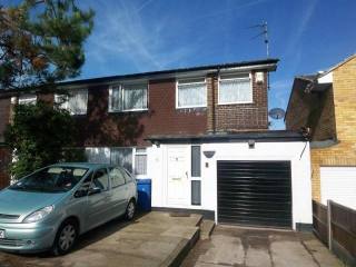 1 bedroom flat in Minster On Sea..