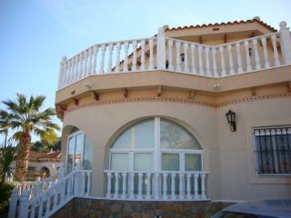 6 Bedrooms - Villa - Alicante - For Sale