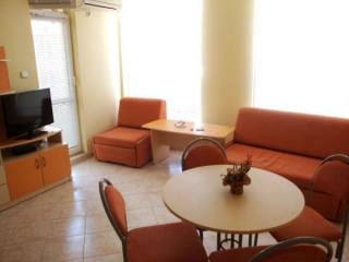Furnished apartment near the beach..