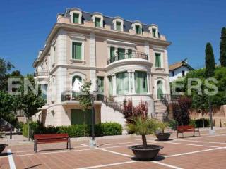 Neoclassic life, Tiana. Coast of..