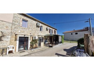 POREČ (okolica) - Kuća sa dva stana PRILIKA