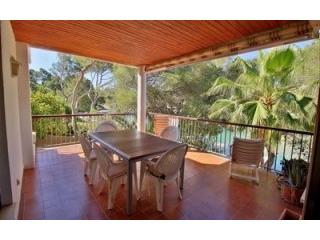 Frontline apartment with views and..