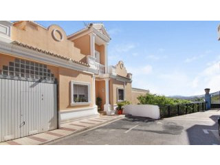 Beautiful townhouse on the river in..