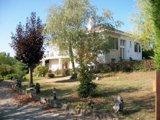 Detached House with an independant..