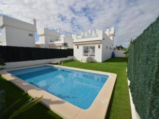 4 Bedrooms - Villa - Alicante - For Sale