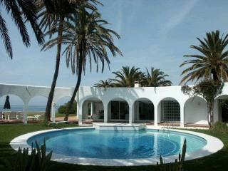 Villa - Exceptional frontline beach..