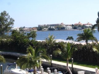 000 Confidential Ave. Lantana, Fl 33462