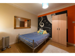 Single with double bed near Elephant &..