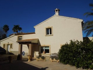 Substantial 5 Bedroom Detached Villa..