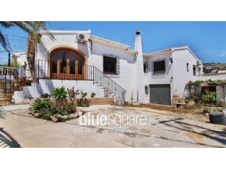 Finca style house close to the old town..