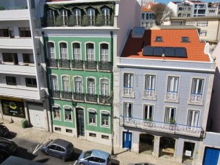 T4 Lisbon apartment with tall ceilings..
