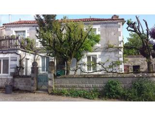 3 bedroomed stone house