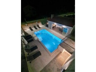 Prodaje se Vila u Polači+ teren od 450m2