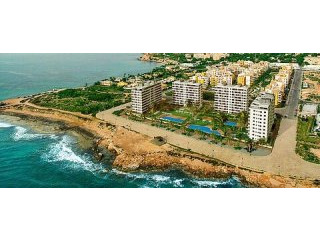 * FRONTLINE BEACH 3 BED APARTMENTS WITH..
