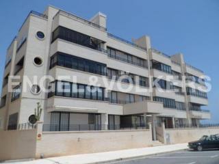 Beautiful apartment in the first line..