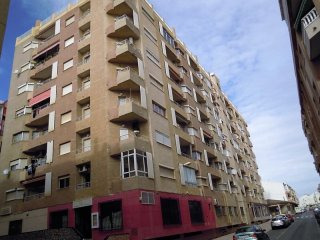 3 bedroom, 1 bathroom Apartment, (build..