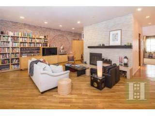 2 bedroom Property For Sale: PRIME JAY..