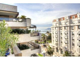 Beautiful waterfront apartment on the..
