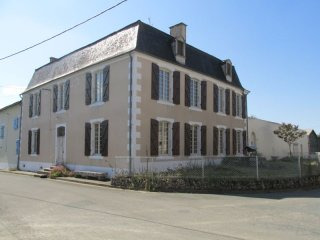 Large Impressive 5 Bed House With Garden