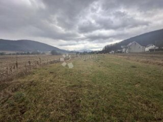 PERUŠIĆ U OAZI PRIRODE I TIŠINE 4000M2 + KUĆA S DVORIŠTEM
