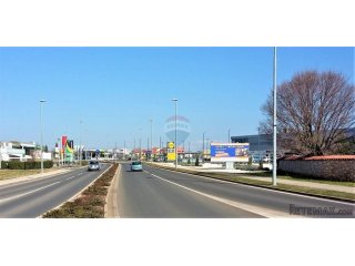 Umag - atraktivni građevinski teren za poslovnu namjenu
