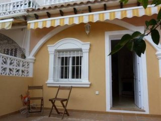 4 Bedroom 2 Bathroom Townhouse In..