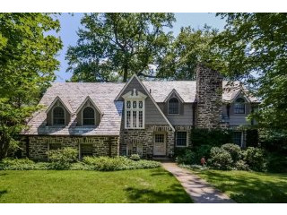 4 bedroom House For Sale: 2 Woods Lane..