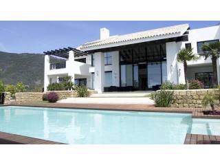 8 bedroom detached villa for sale