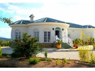 LUXURY VILLA LUCIA