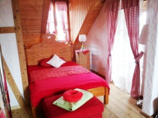 Grosses Dachstudio im Landhausstil..