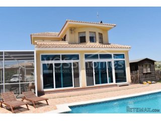 NEW LISTING TO VOSS HOMES - Larger than average, 4 bed, 2..