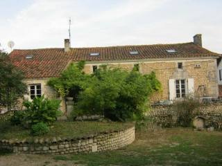 Traditionnal "Longere" in a small..