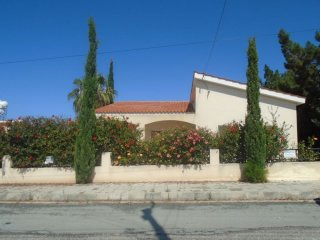 3 Bedroom Villa with Pool in Coral bay..