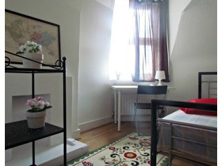 Single with double bed near Turnpike..