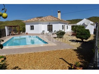 NEW & EXCLUSIVE TO VOSS HOMES - A pristine condition..
