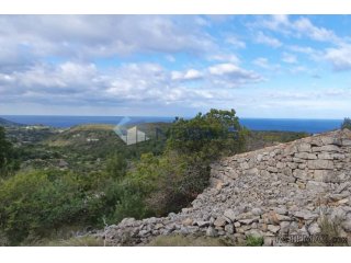 Vis, zemljište 22.232m2 s ruš. kućom 76m2 i pogledom na more