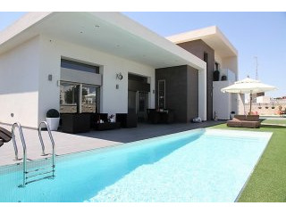 RS346, Modern detached villa with pool..