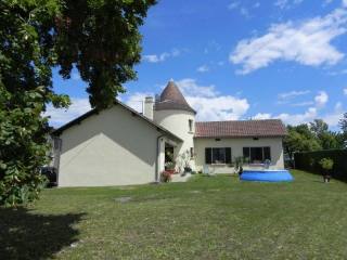 Modern, 3 Bedroomed House In Excellent..
