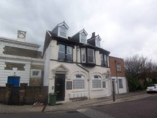 2 bedroom flat in Bluetown, ISLE OF..