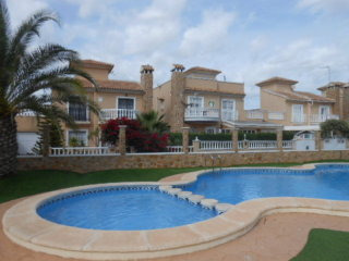 2 Bedrooms - Villa - Alicante - For Sale