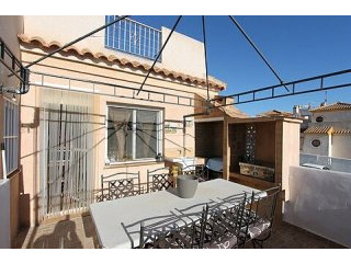 Fabulous 4 Bed Townhouse with Communal..