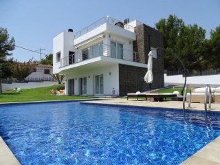 4 Bedrooms - Villa - Alicante - For Sale