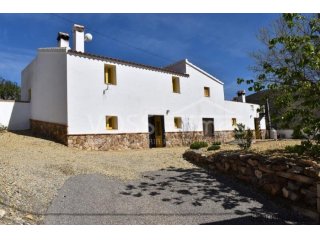 NEW & EXCLUSIVE TO VOSS HOMES - A beautifully & recently..