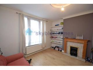 House - STUDENT LET 2015/2016 A fully..