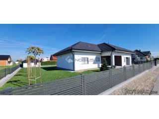 Varaždin, Hrašćica, 280 m2 i 2120 m2 okućnice, 2 garaže