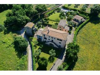 9 bedroom House For Sale: Lazio..